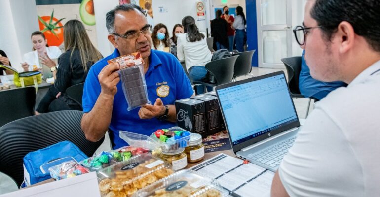 MÁS DE 130 EMPRENDEDORES BENEFICIADOS CON ASESORÍAS PARA SU FORMALIZACIÓN Y CONEXIONES A CANALES COMERCIALES, GRACIAS A NUEVA JORNADA CON PROGRAMA #CONSUMELOCAL DE ÉPICO.