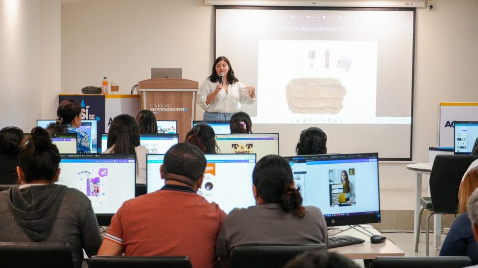 Más de 100 emprendedores fortalecieron sus habilidades en diseño digital con taller gratuito de Canva organizado por ÉPICO