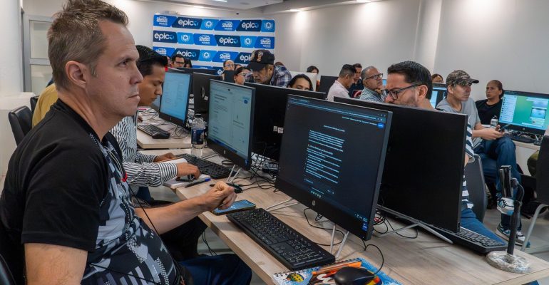 Más de 400 personas fortalecieron sus habilidades en inteligencia artificial con IA 360, una iniciativa de ÉPICO y ACNUR