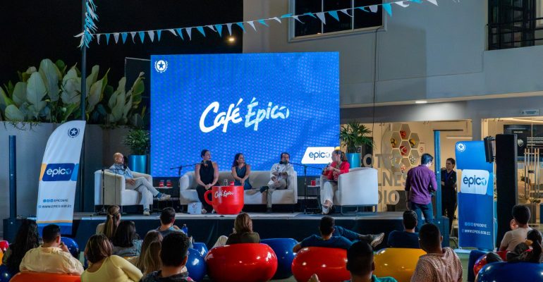Café ÉPICO conectó a estudiantes de Guayaquil con historias reales de emprendimiento