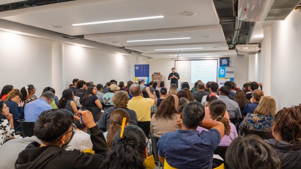 Emprendedores fortalecieron sus habilidades comerciales en la Escuela de Ventas ÉPICO