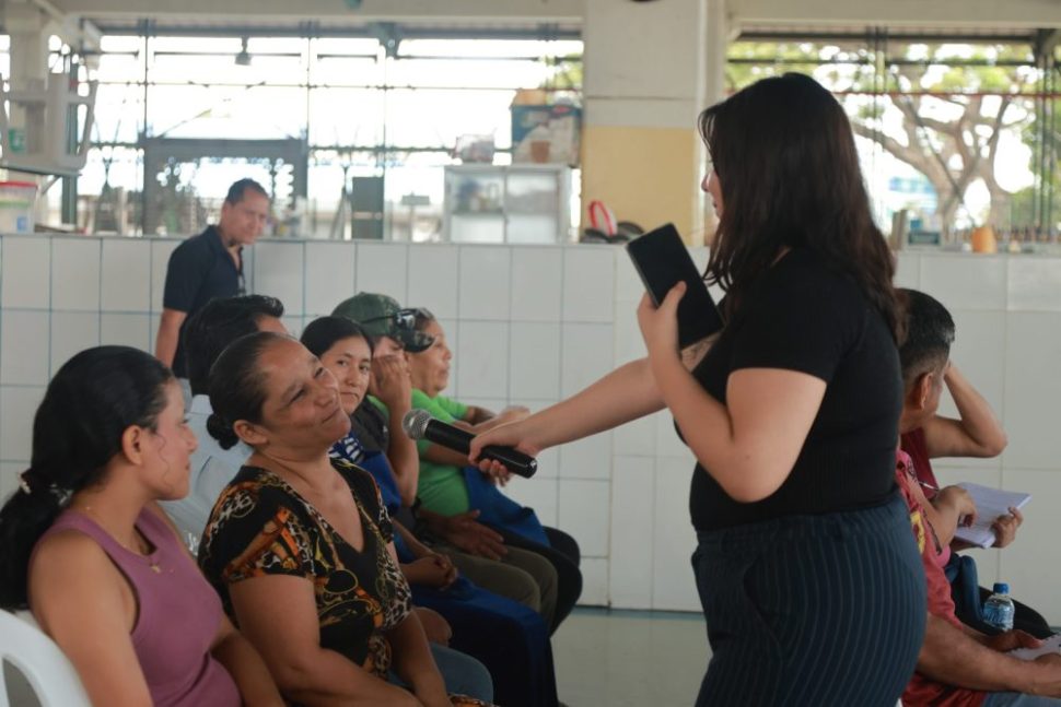 ÉPICO al Barrio acercó sus servicios a comerciantes y emprendedores del Mercado Municipal Esclusas